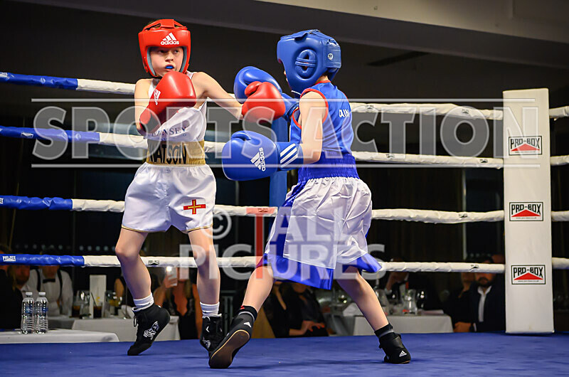 BOUT- 2 - Leon Watson v Callum Cain-4 - BOUT 2 - Leon Watson v Callum Cain