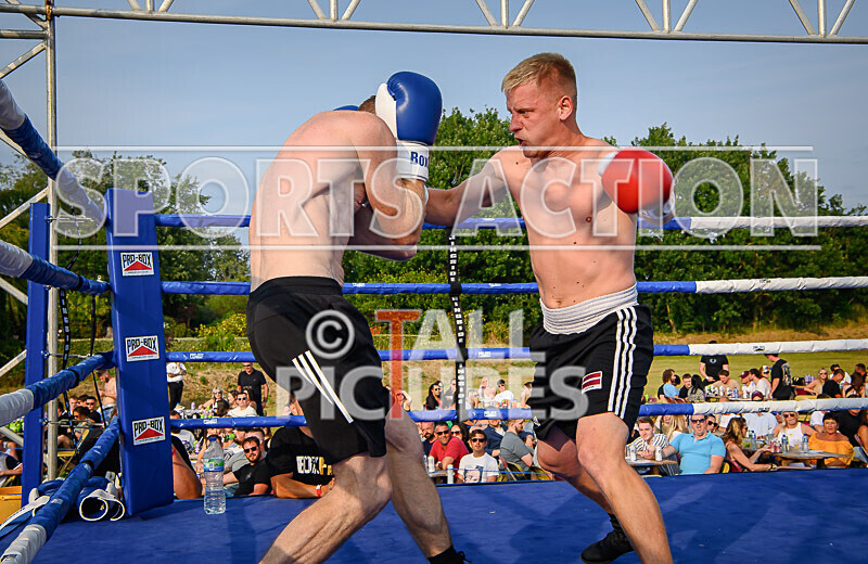 BOUT 8 - Mark Butterwork v Marvelous Modris Kononovs-10 - BOUT 8 - Mark Butterwork v 'Marvelous' Modris Kononovs