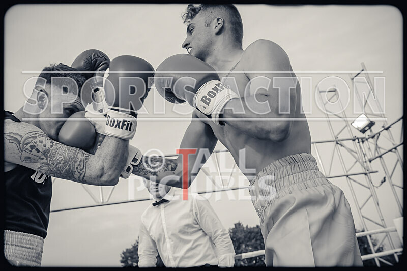 BOUT 11 - Raging Bull Jay Rive v Reece the Bomber Blondel-38 - BOUT 11 - 'Raging Bull' Jay Rive v Reece 'the Bomber' Blondel
