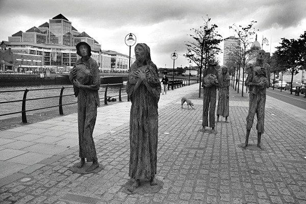 Satues001BW - Landscapes