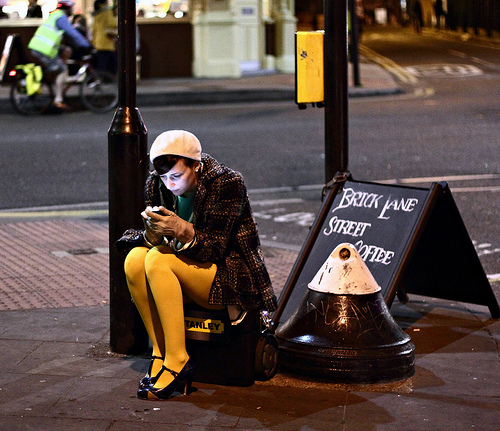 street-photography-colour-Linda Wisdom-03