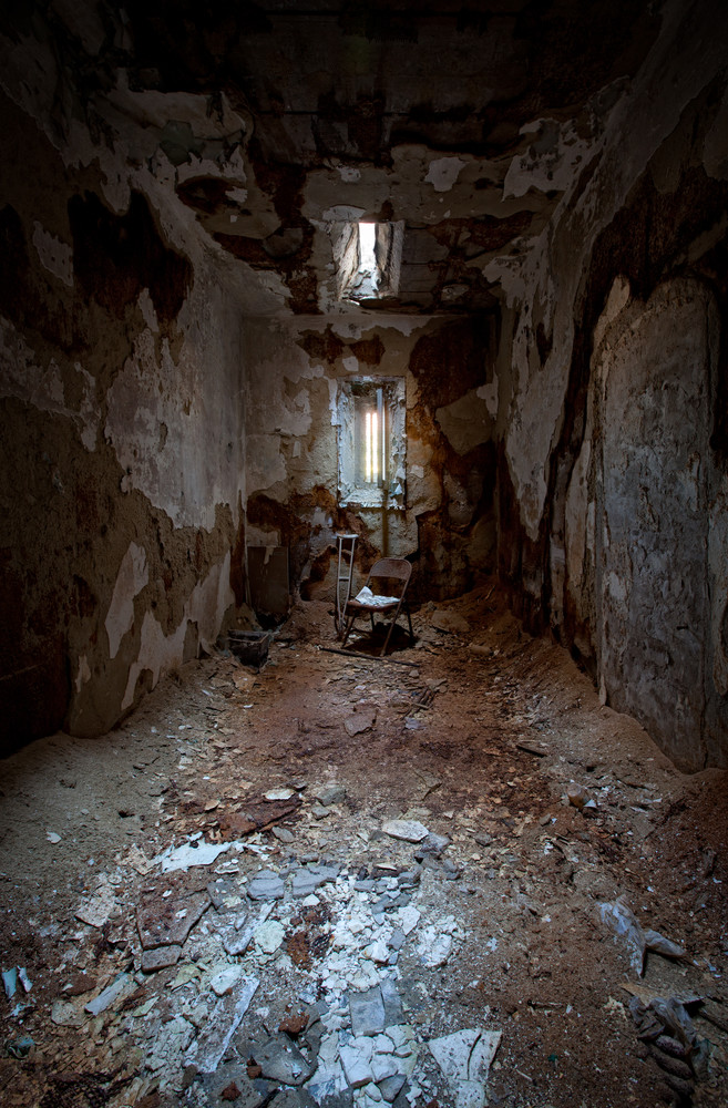 Decayed cell, Holmesburg Prison, Philadelphia PA ...