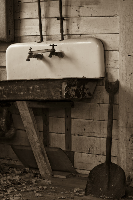 WASHROOM - ABANDONED