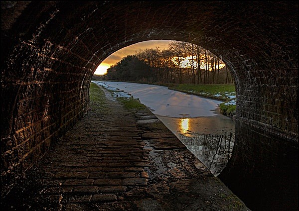 Huddersfield Narrow Canal, Saddleworth