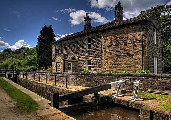 Cottage by the Canal Saddleworth