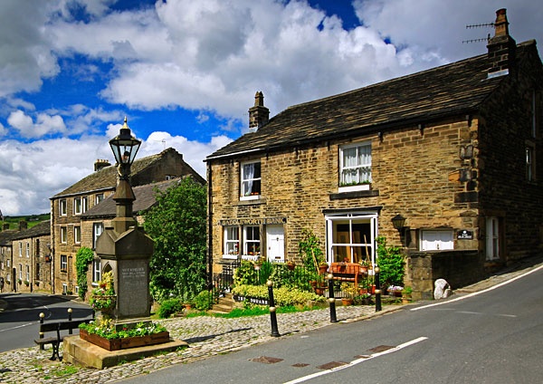 Dobcross Square, Saddleworth