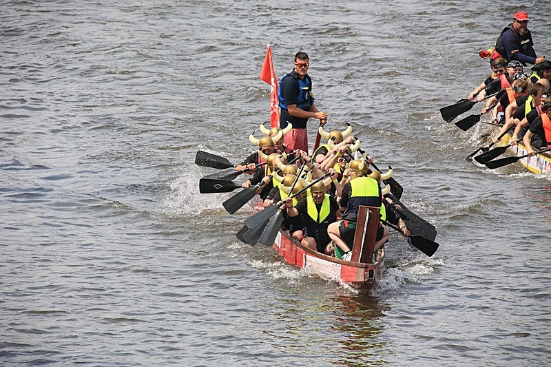 BV6R1613 - DRAGON BOAT RACES 2015 York Rotary Club