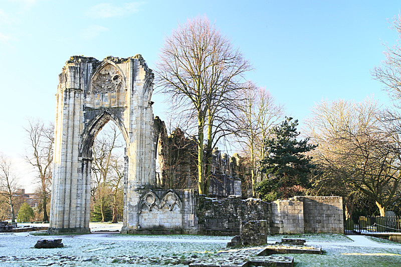BV6R8686 - ST MARYS ABBEY IN WINTER MUSUEM GARDENS YORK - FOUR SEASONS MUSEUM GARDENS