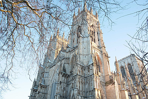 IMG_ SNOWY GOLDEN  DAWN YORK MINSTER 8799 copy - YORK SNOW 2008