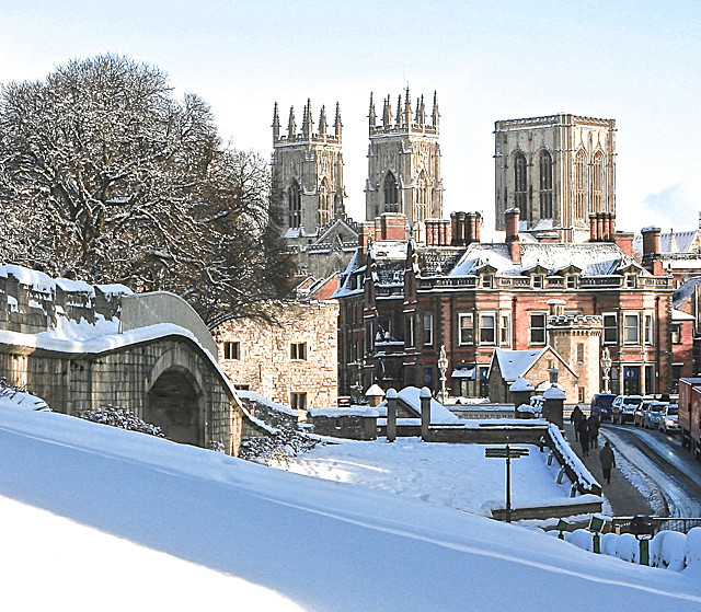 0788 - WINTER VIEW OF YORK MINSTER & CITY WALLS - YORK AGAINST CANCER CHRISTMAS CARDS CHOICE 2016