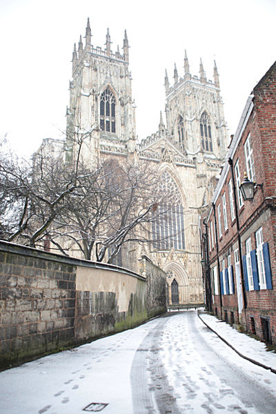 IMG_8458WINTER  MISTER FROM PRECENTORS COURT copy - YORK SNOW 2008