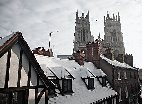 IMG_8513 TINT  MINSTER AND ROOFTOPS FROM PETERGATE - YORK SNOW 2008
