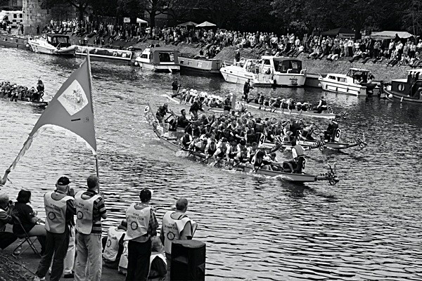  - DRAGON BOAT RACE 2009 York Rotary Club