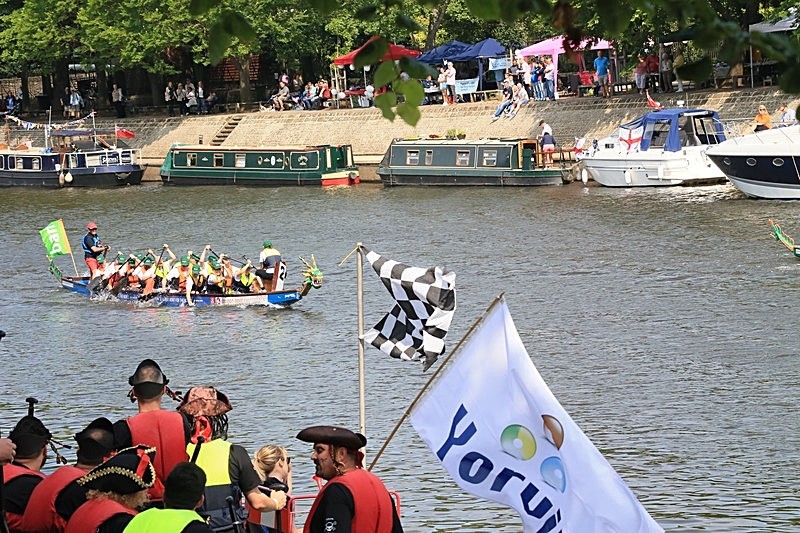 BV6R1430 - DRAGON BOAT RACES 2015 York Rotary Club