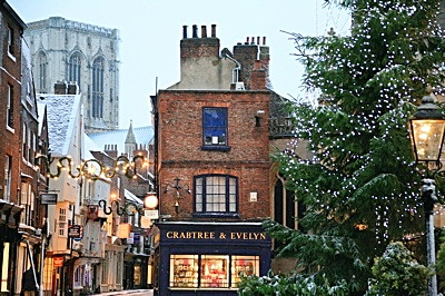 19 Stonegate from St Helen's Square - YORK SNOW 2008