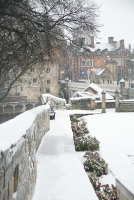 9 CIty Walls and Minster - YORK SNOW 2008