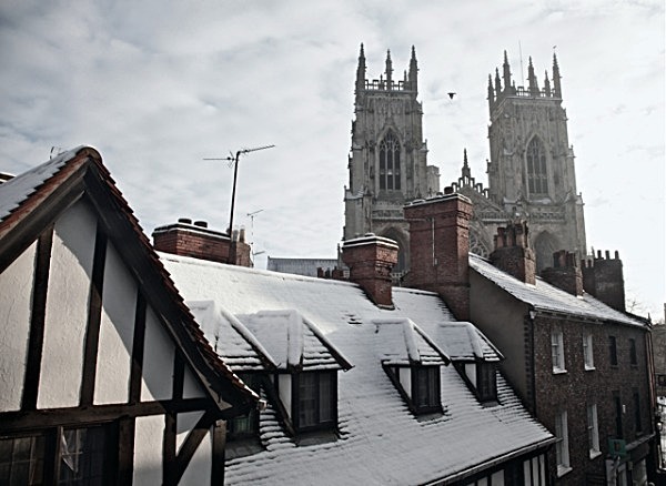 IMG_8513 TINT  MINSTER AND ROOFTOPS FROM PETERGATE - YORK SNOW 2013