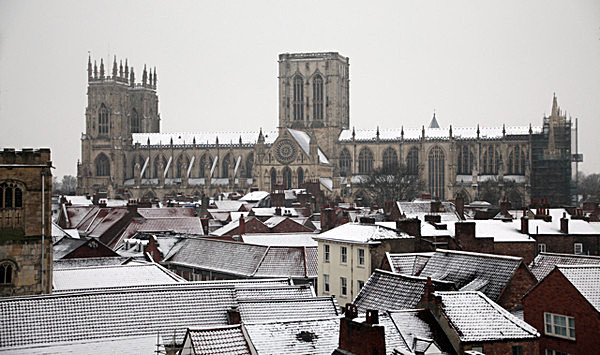 IMG_8479 SNOWY ROOFTOPS VIEW OF YORK MINSTER - YORK SNOW 2008