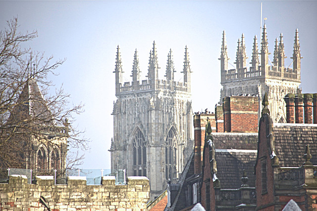 7919 - WINTER ROOFTOPS & YORK MINSTER - YORK AGAINST CANCER CHRISTMAS CARDS CHOICE 2016