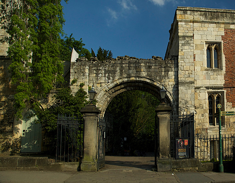 BV6R3436  MARYGATE ENTRANCE copy - FOUR SEASONS MUSEUM GARDENS