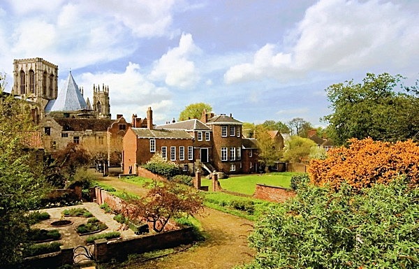 CS256 MINSTER & GRAYS COURT - YORK AGAINST CANCER ART EXHIBITION 23rd SEPT 2011