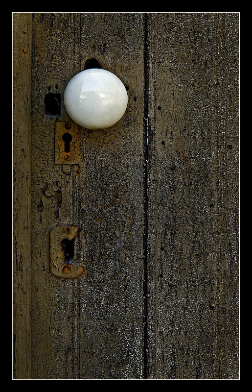 White Doorknob - Details