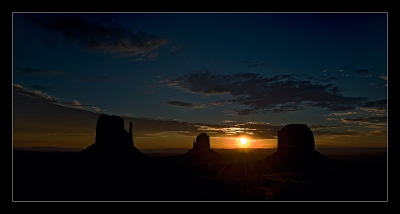 Monument Valley Sunrise - Landscapes