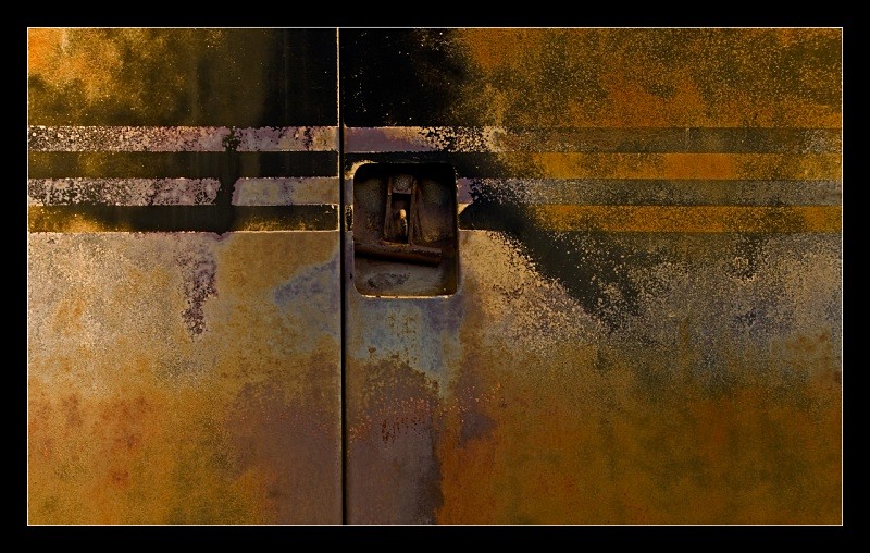 Rusty Doors with Stripes - Machines