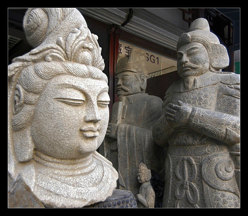 Statues - Details
