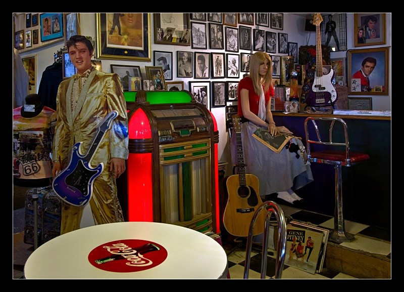 Elvis Lives - People