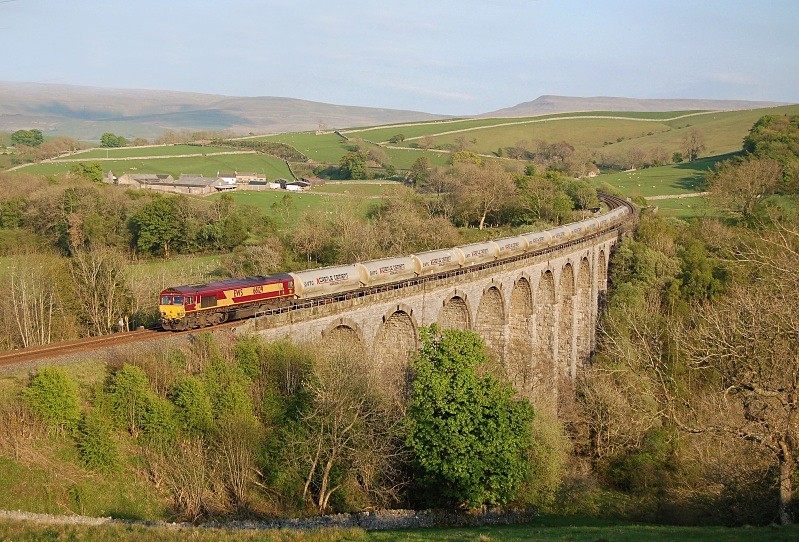 28.4.11 66129 6S00 Clitheroe - Mossend, Smardale Viaduct - Smardale viaduct