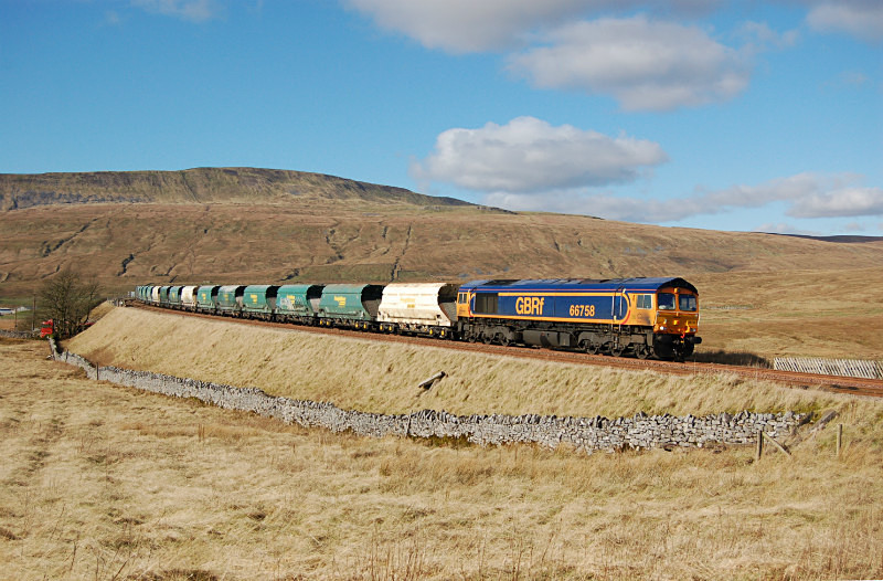 JL - 23.2.16 66758 6M33 Arcow - Pendleton, Ribblehead - Ribblehead