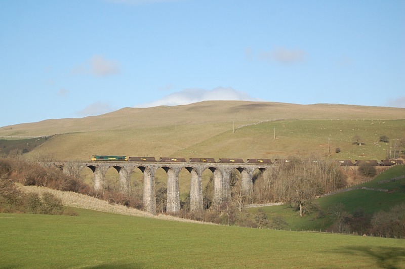 30.4.13 - 66xxx 6E63 Hunterston - Ratcliffe, Smardale Viaduct - Smardale viaduct