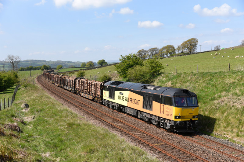 JL - 10.5.17 60087 6J37 Carlisle - Chirk, Tommy Halls Barn - Tommy Hall's Barn