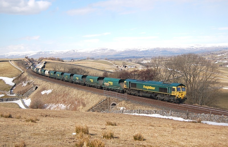30.3.13 - 66548 6E31 Killoch - Stourton, Birkett Common - Birkett Common (southbound)
