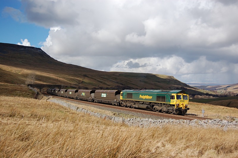 23.3.14 - 66508 6E69 Carlisle North Yard - Leeds, Ais Gill - Ais Gill (road bridge southbound)