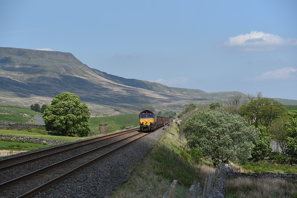 JL - 26.5.17 66053 6E95 Kirkby Thore - Hull CT Shaw Paddock - (Pete) Shaw Paddock