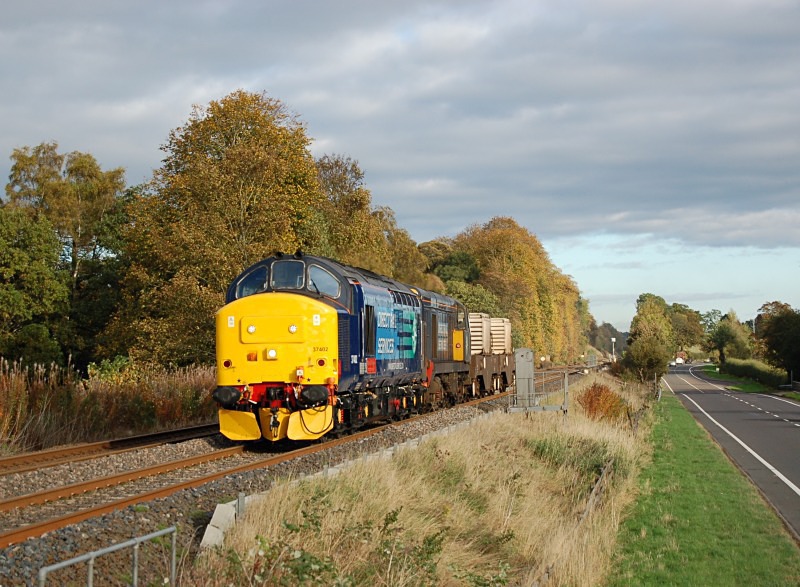 24.10.13 - 37402 & 20301 6M60 Seaton on Tees - Sellafield, Hole House - Tyne Valley