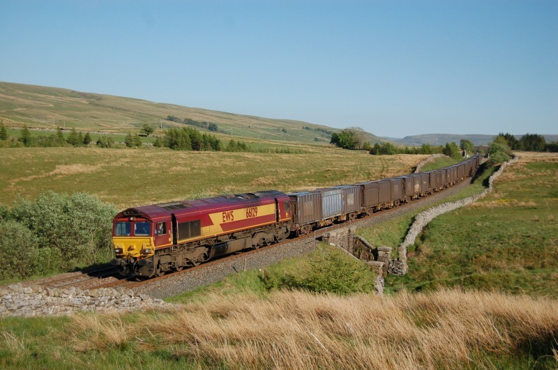 29.5.12 - 66129 6C40 Fiddlers Ferry - Kirkby Thore, Ais Gill - Ais Gill (road bridge northbound)