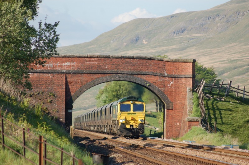 29.5.12 - 66553 6M32 Killoch - Ratcliffe, MP 261 (Angerholme) - Milepost 261 (Angerholme, Mallerstang)