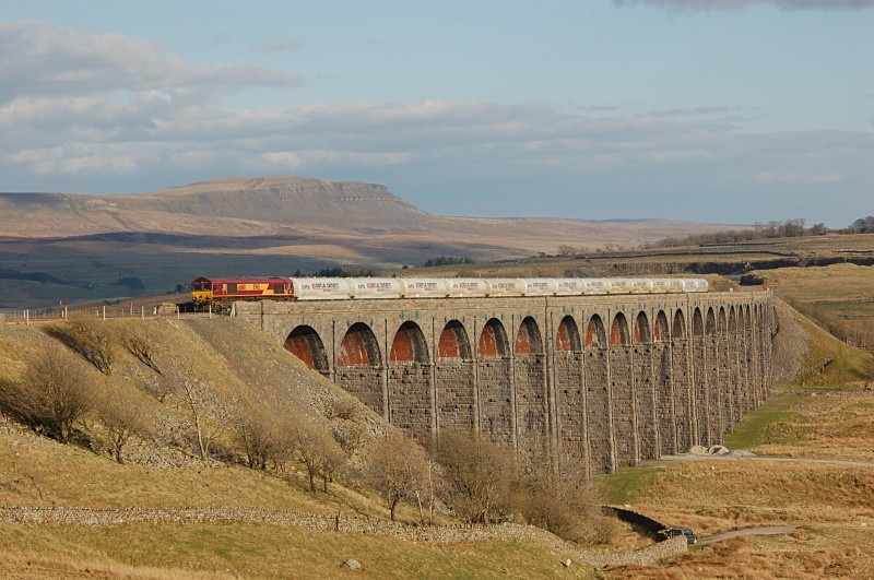 21.4.10 66101 6S00 Clitheroe - Mossend, Ribblehead Viaduct - Ribblehead Viaduct