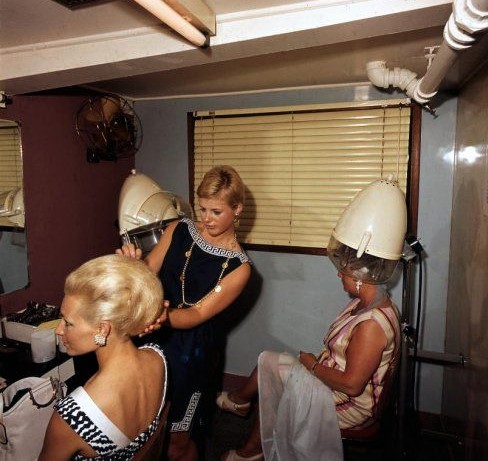 60's beautician - At Work