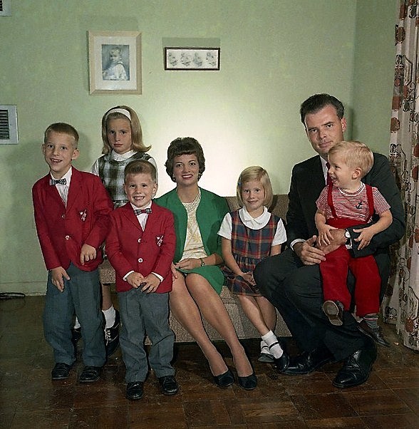 classic 1964 family - Home & Family