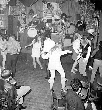 1966 night club - Party