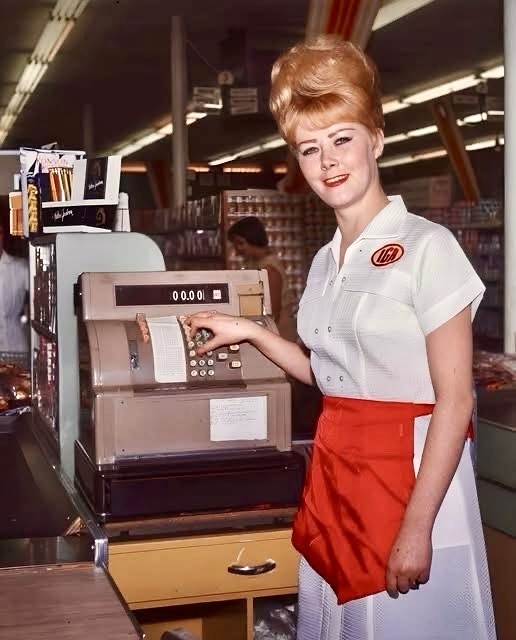 Supermarket cashier - At Work