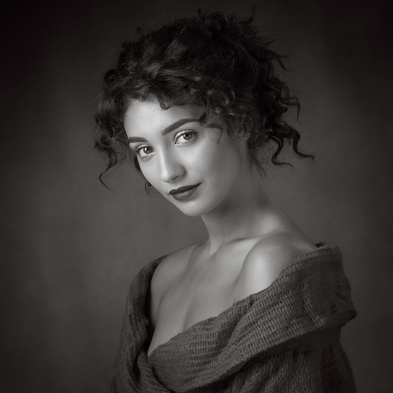 Mischkah in Red mono - MONO