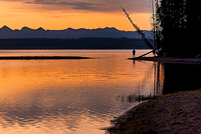 Yellowstone lake sunrise - National Parks