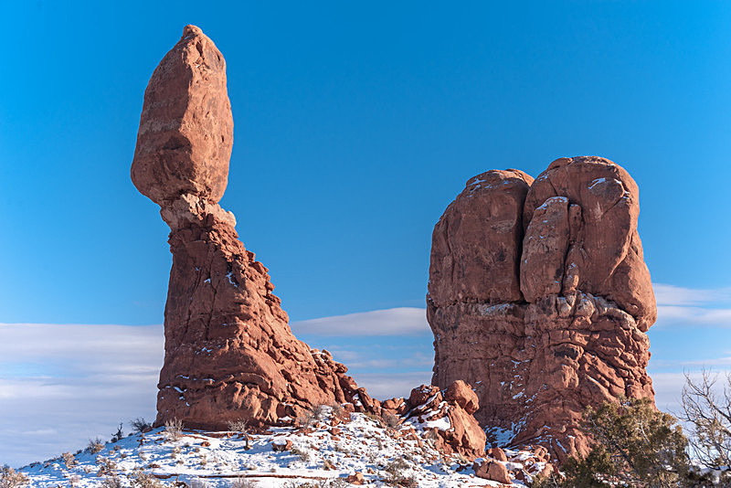 Suspended rock - Arches NP - National Parks