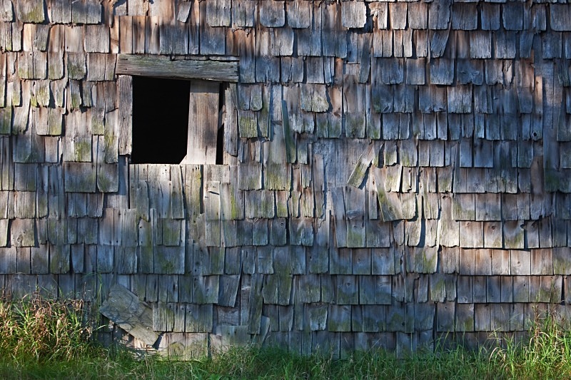 Worn and Weatherbeaten 3 12 x 18 - New Hampshire