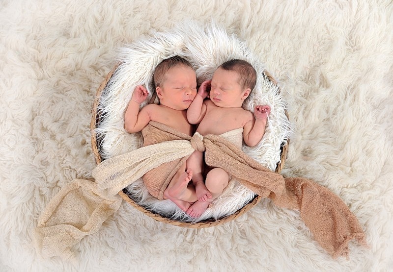 TWIN21 - Newborn Babies